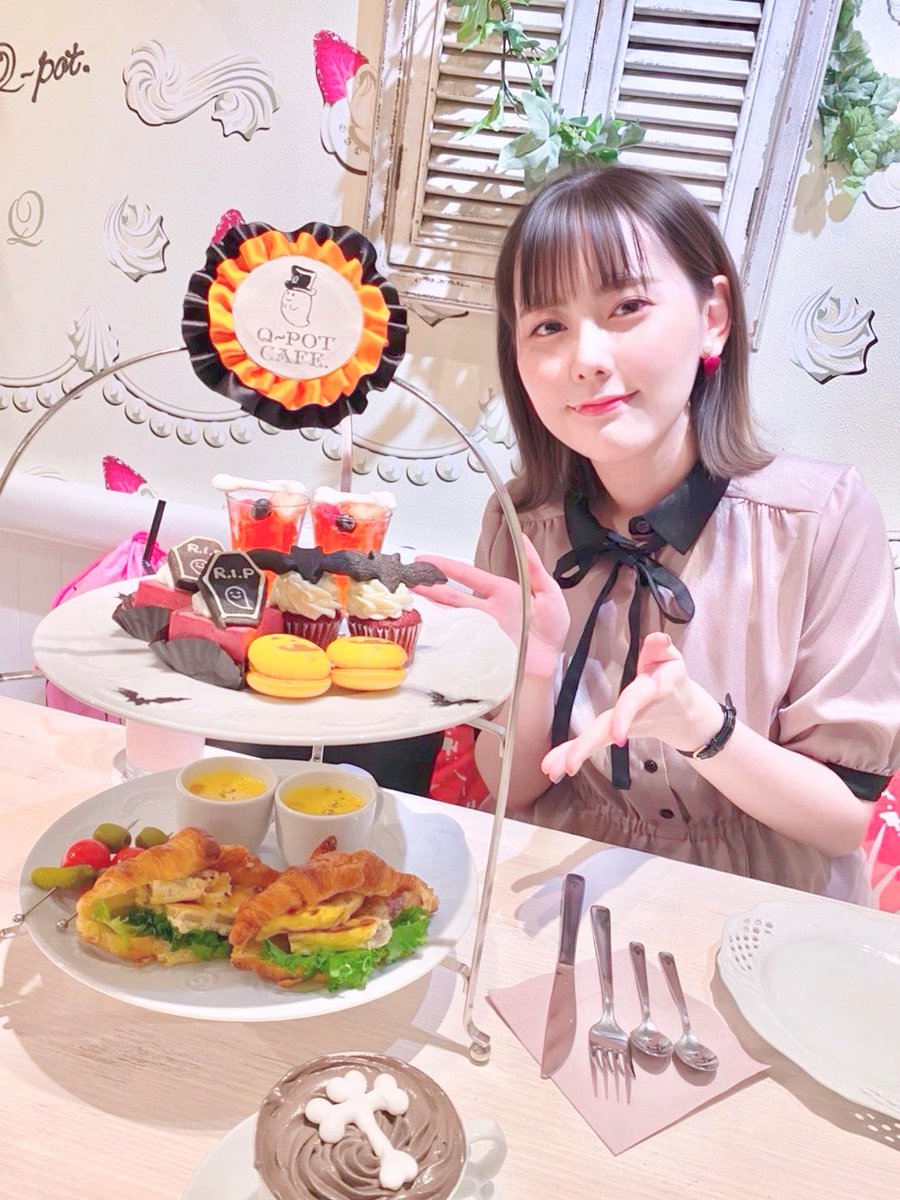 minami_373work's tweet photo. 改めて声優singer
min@mi(みなみ)と申します！

 【過去出演作】 
レイジングループ/回末李花子役 
FATAL TWELVE / オデット・マランソン役 
多数ナレーション 会場アナウンスetc…

インディーゲームとホラーゲームを愛する賑やかお姉さんです！1枚目は先日ピューロで親友に撮ってもらいました😊✨ https://t.co/eHDOba2HJ1