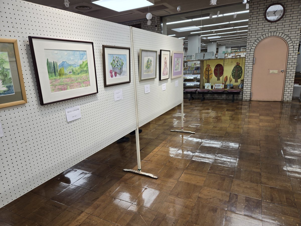 pchip3's tweet photo. 柳沢公民館ロビーで、彩友会作品展。 明日まで展示しています。 https://t.co/wTaX2DYt8s