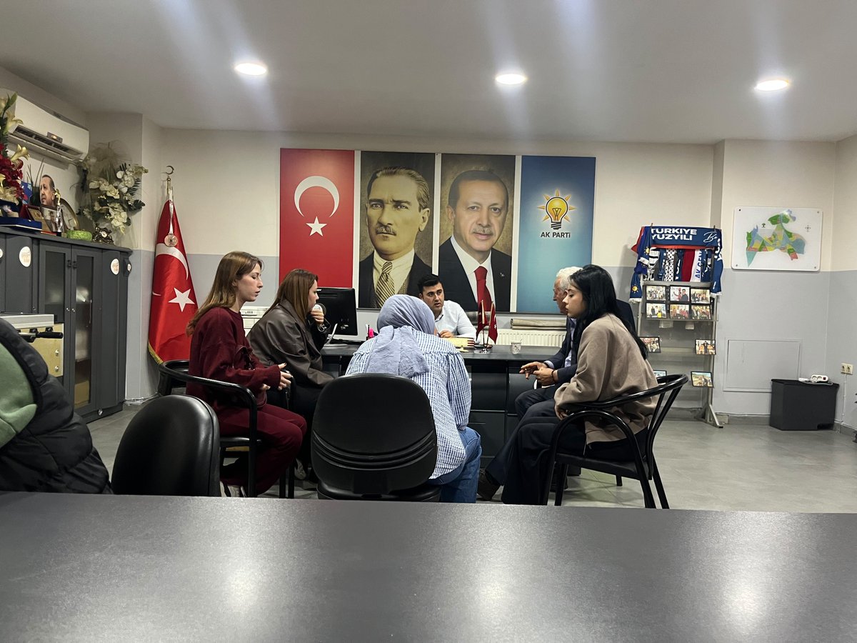 bese_yakup's tweet photo. Gençlik Kolları odamızda kıymetli vatandaşlarımızı ağırlayarak hasbihal ettik, gönülden gönüle güzel sohbetler gerçekleştirdik. 

Birlik ve beraberlik içerisinde, her zaman hemşehrilerimizin yanında olmaya devam ediyoruz. 🤝❤️

@RTErdogan
@avyusufibis
@abdulhamitgul
@fatihseyrekk
@fmfedaioglu 
@FatmaSahin 
@avmustafadurmus
@ismailguler027
@umutymz 
@avyaseminkaraca
@AKGenclikGM
@AKPartiG_Antep