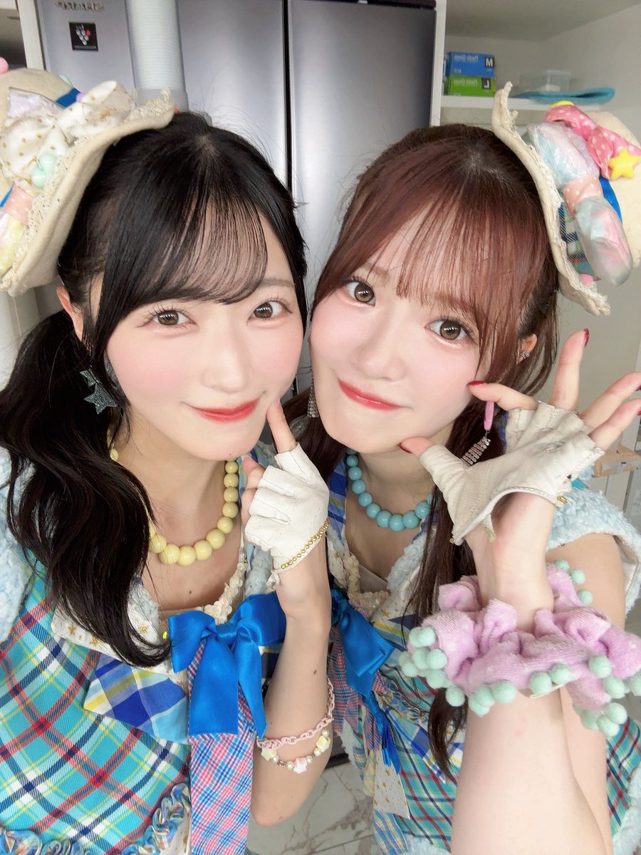 airi_sato0624's tweet photo. 「RESET」昼公演
ありがとうございました💘

お昼からコールも盛り上がりも
すごくてとっても楽しかったです>  ̫ <

のんちゃんと髪型おそろいした〜🫶🏻
夜公演もよろしくお願いします！ https://t.co/WDAUQssXwf