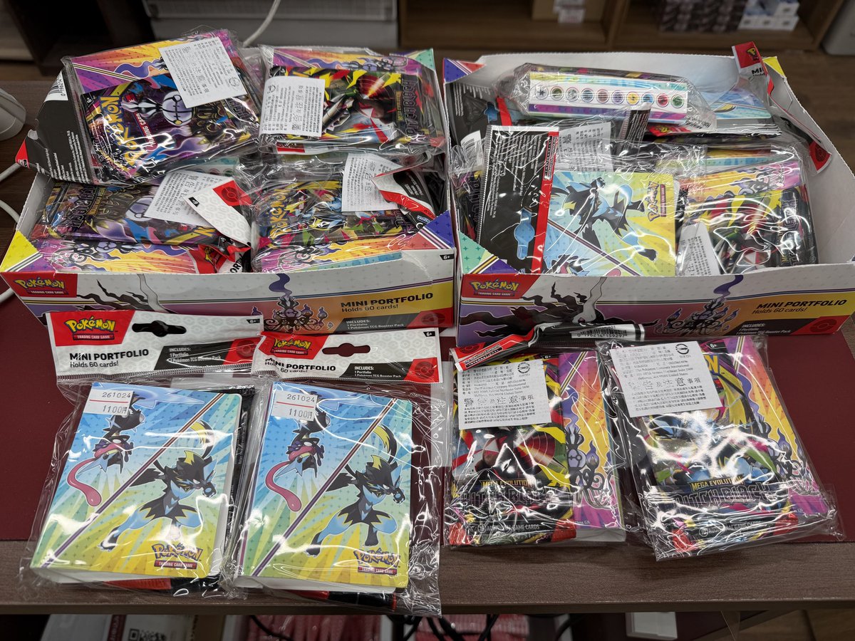cardon_tcg's tweet photo. 🔥ポケカ30th商品(英語)第二弾です🦖
こちら全てハイケースに展開中です!
お買い求めの方はご来店下さい✨
#30thCELEBRATION
#sylveon
#greninja
#pitchbrack
#bindercollection
#elitetrainerbox
#exbox
#zarube
#snorlax
#firstpartner
#miniportfolio https://t.co/IGtL9M0ecY