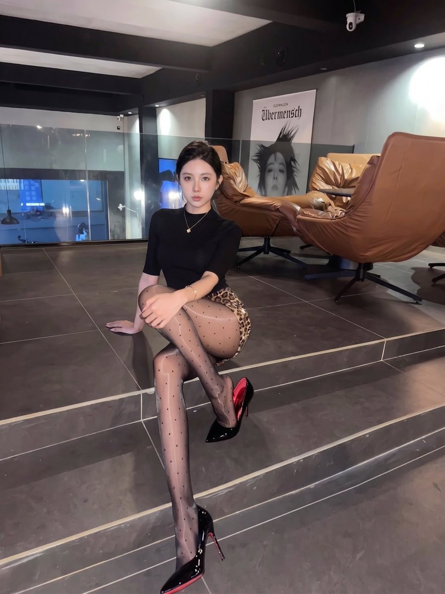 attoko0125's tweet photo. 这里是我的新战场。没有了内网那些条条框框，我终于可以做回那个风情万种的坏女人 https://t.co/JuzbfEwsTN