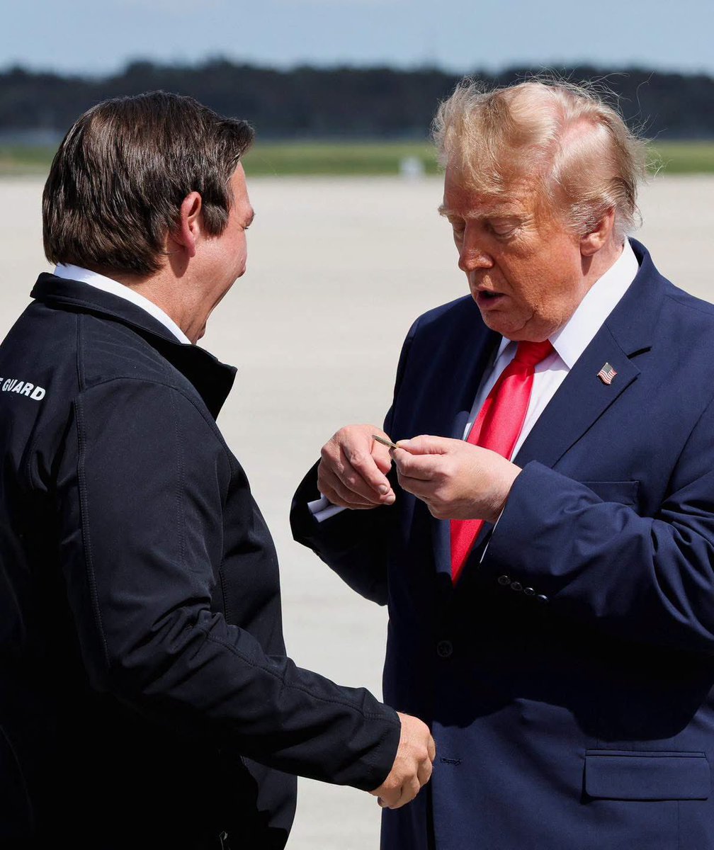 Gianl1974's tweet photo. NEW 🚨 Trump just admitted that HE personally ordered the Justice Department to pursue its lawsuit in Alaska to stop the certification of the election in advance 😡 

YES. THIS IS ILLEGAL.

When a reporter asked Trump about the lawsuit, he didn't even try to hide his involvement.

"I'm the one that said do it," Trump declared.

While Attorney General Todd Blanche has repeatedly insisted that the Justice Department isn't being improperly directed by the White House, Trump just openly acknowledged giving the order in an election-related lawsuit.

The president is personally directing his DOJ to intervene in state election matters just DAYS before the midterms.

And apparently, he sees absolutely nothing wrong with admitting it on camera.

The Justice Department is supposed to serve the American people, NOT function as Donald Trump's personal political enforcement arm.

We need to vote so OVERWHELMINGLY BLUE that, come January 3rd, impeachment proceedings can start 🌊 

📸: Meidas Touch