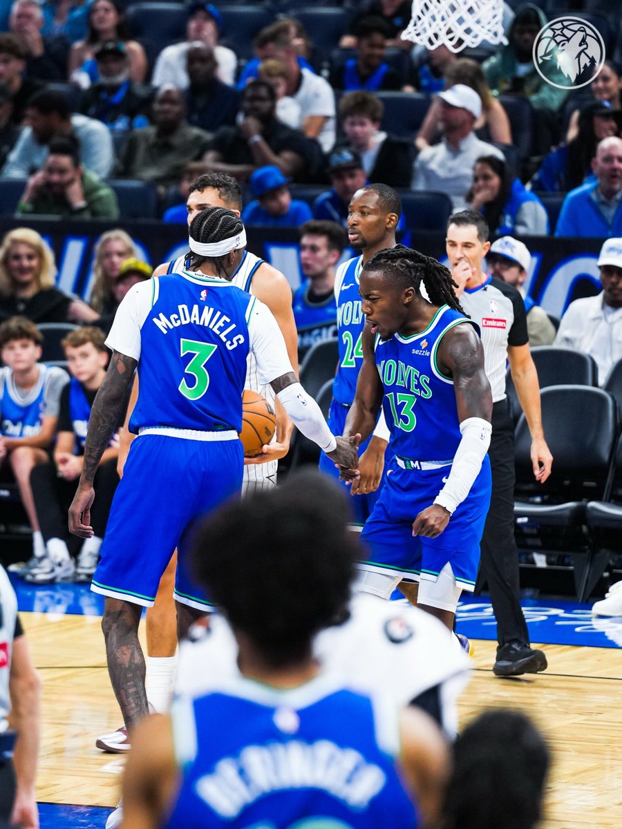 TWolvesEspNBA's tweet photo. Sé que son solo dos partidos, pero ya no es solo ir 2-0 es en la forma que ganas esos dos partidos. Un banquillo donde van aportando todos y un equipo donde si te falla tu estrella, están los demás para solventar problemas.

Un equipo donde todos miran por todos. https://t.co/OZYHWcCW3C