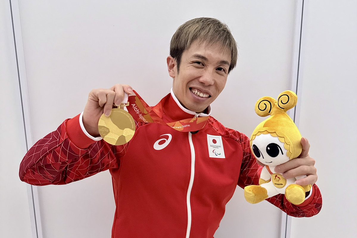 UchuTomita's tweet photo. アジアパラ大会100m自由形🏊優勝🥇
日本記録を更新、やっと結果を残すことができました。
このたった0.1秒縮めるために毎日ぶっ倒れるくらいトレーニングを積むんだから、ダイパもコスパも最悪な仕事で。
でもその一瞬でたくさんの喜びと興奮を生み出せるんだから、最高に幸せな仕事で。
どこまでも、ありがとうしかないです。

本当に会場がすごいパワーをくれたから、
最後の一かきまで完全燃焼できました。
多分ラスト20mくらい呼吸してないと思う🙊
みんなにもらった金メダル、ずっとずっと大切にします。ありがとう。

#アジアパラ #TeamJapan #パラ水泳