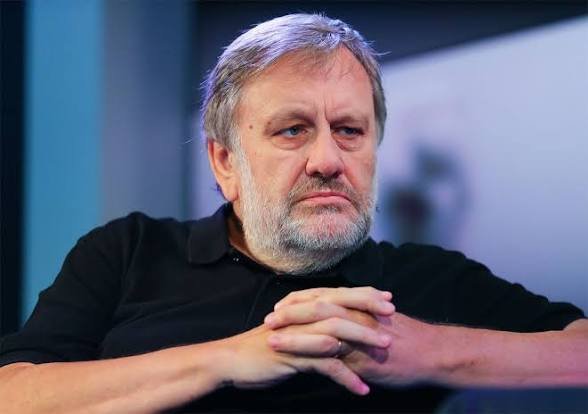 sindardeniz's tweet photo. Slavoj Zizek'ten Önder APO'ya mektup: 

"Sevgili Abdullah Öcalan,
 
Siz, koşulsuz olarak desteklenebilecek ve desteklenmesi gereken çok az sayıdaki liderden birisiniz. Çünkü sizde ilkelere bağlı bir duruşu ve teoriye dayanan derinlikli bir yaklaşımı; sağlıklı bir pragmatizm ve ++ https://t.co/1w6zwAoNrQ