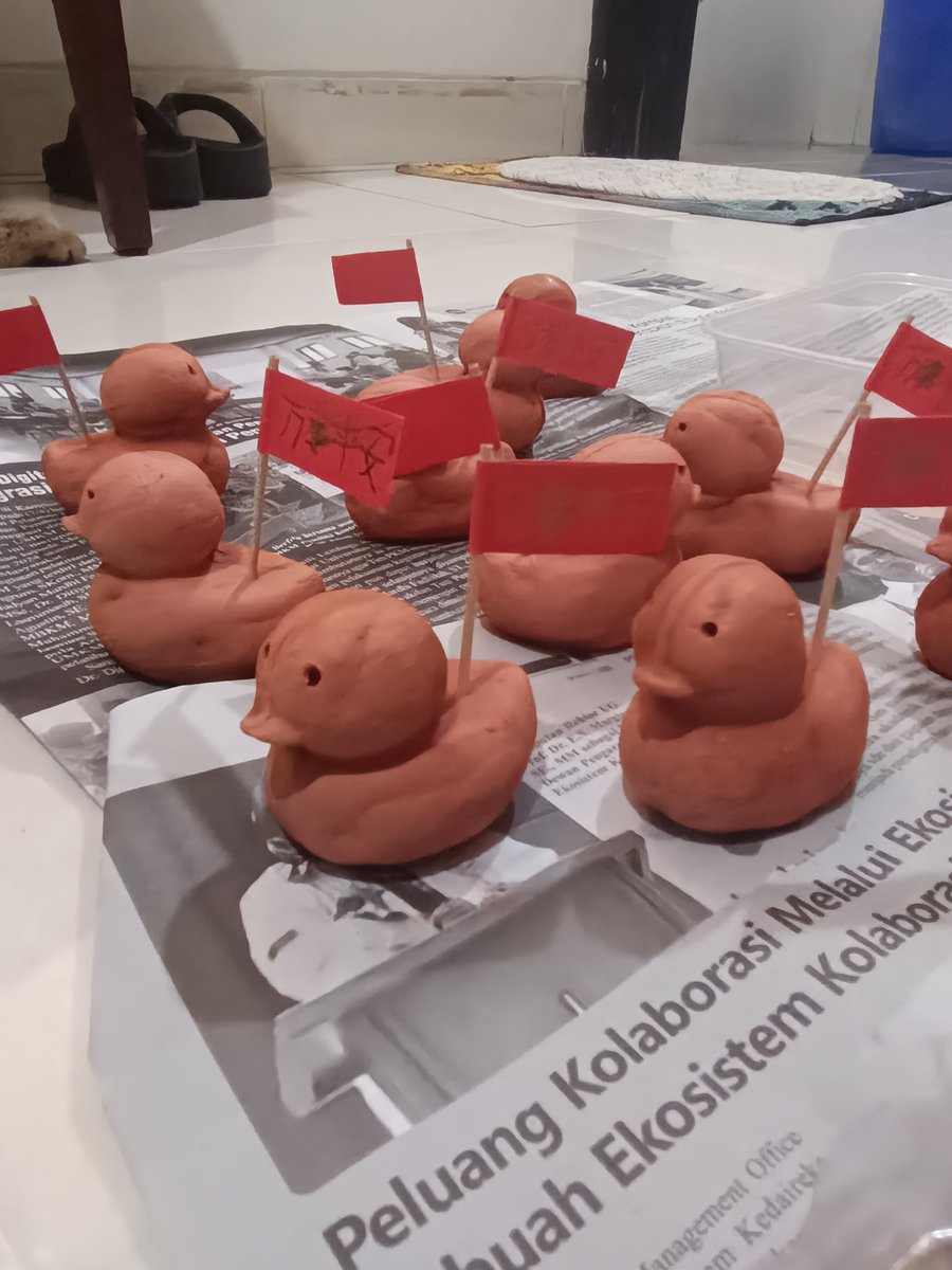 Fr49ment's tweet photo. #cf23 #allwishescometrue limited trade I only have 12 of these I'll be bringing them on D1 ^^ (made with real clay) https://t.co/Arhds8mc0I