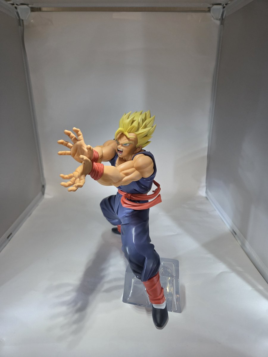 DB_SYOSHI's tweet photo. 青年期悟飯（超サイヤ人）の
フィギュアは選択肢が多くない
ため今回必ず入手しようと思って
いました

ポーズの飾りにくさなどから
それほど人気ではないかもしれ
ませんがクオリティは高いと
思います

悟飯コーナーに飾りましたが
最後列がさらに見にくくなり
ました… https://t.co/r7d2f9OHdg