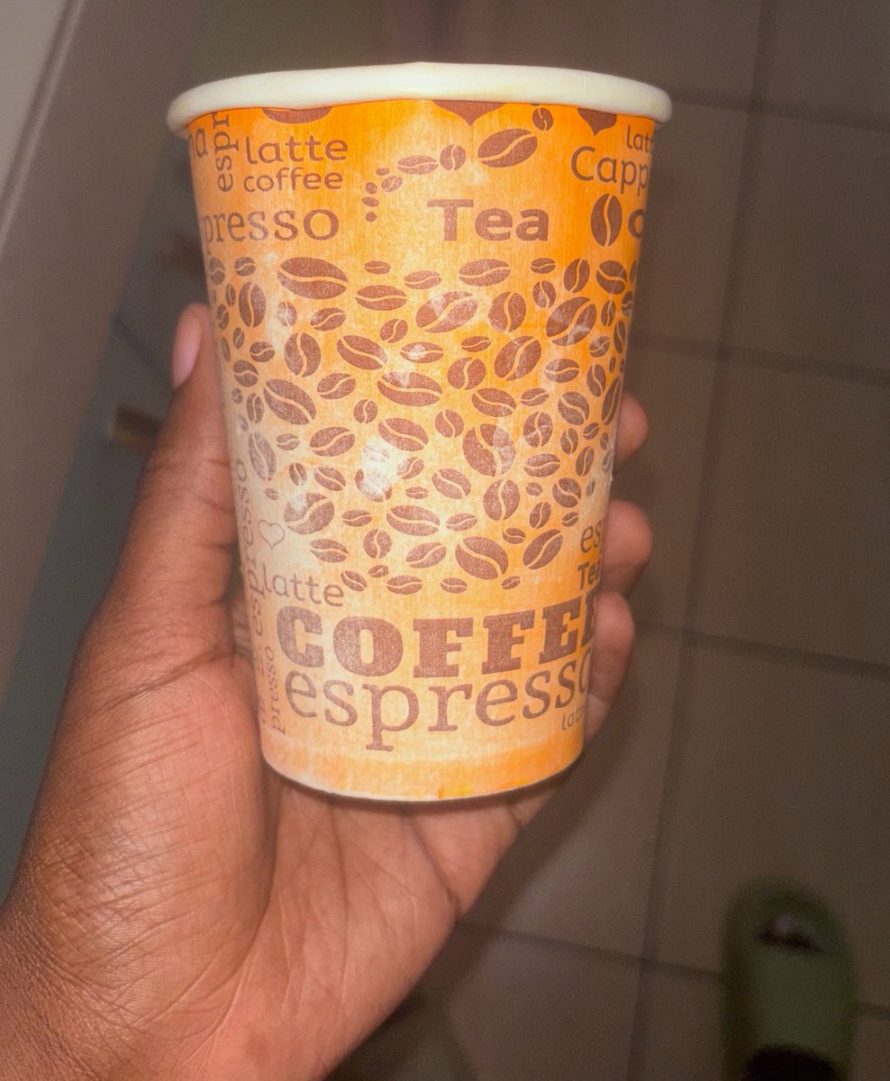 Que_mony's tweet photo. Nimepata mama fua ameosha coffee cup and I - oooop 😭😭😭 https://t.co/wKuOu2Itrk