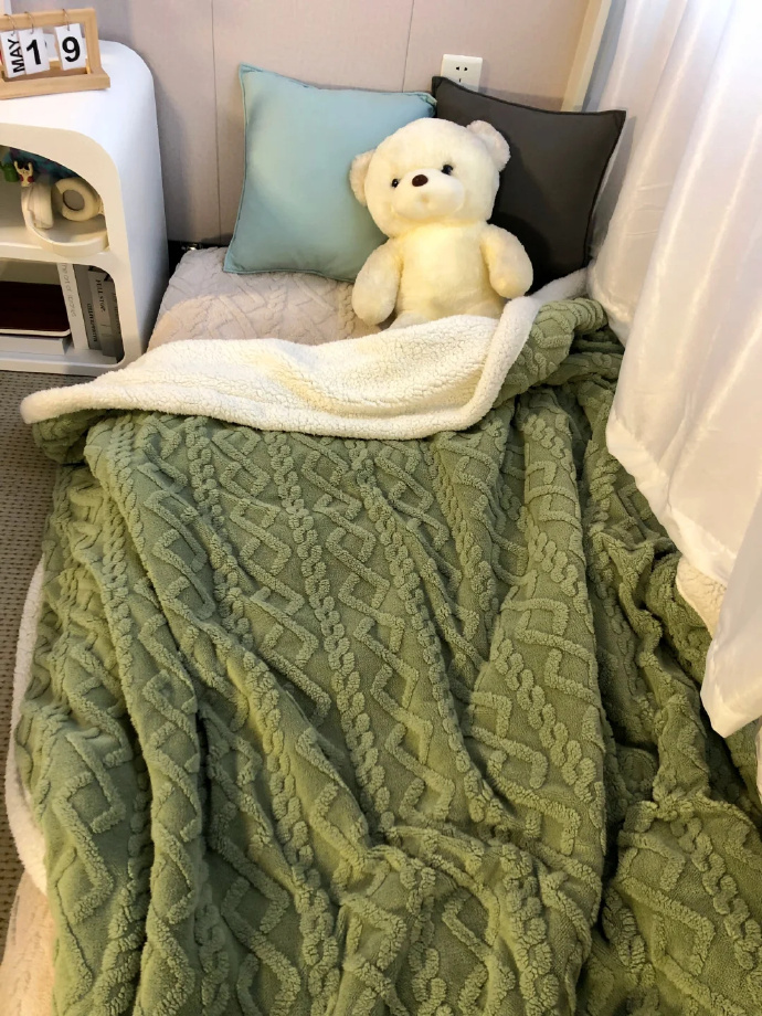 tjm0n's tweet photo. [浪嘿稻が添い寝してくれる夜、いつもよりちょっと甘えちゃう]， https://t.co/lYOEPrhcfZ