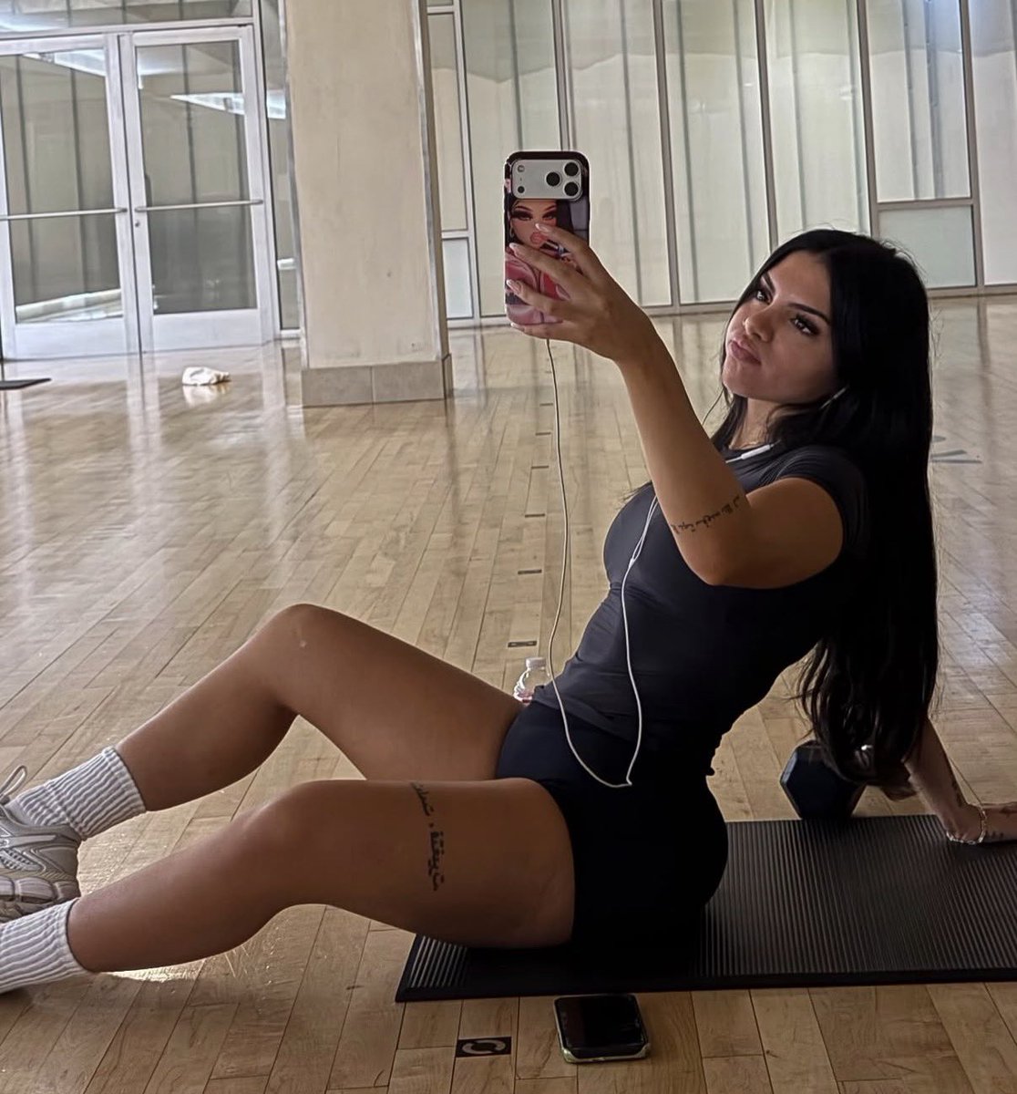 hudashiner's tweet photo. huda mustafa while yall have your tantrums and assumptions about her 💋 #WorkingOut #thickerthenyou https://t.co/9qmOiKM0GV
