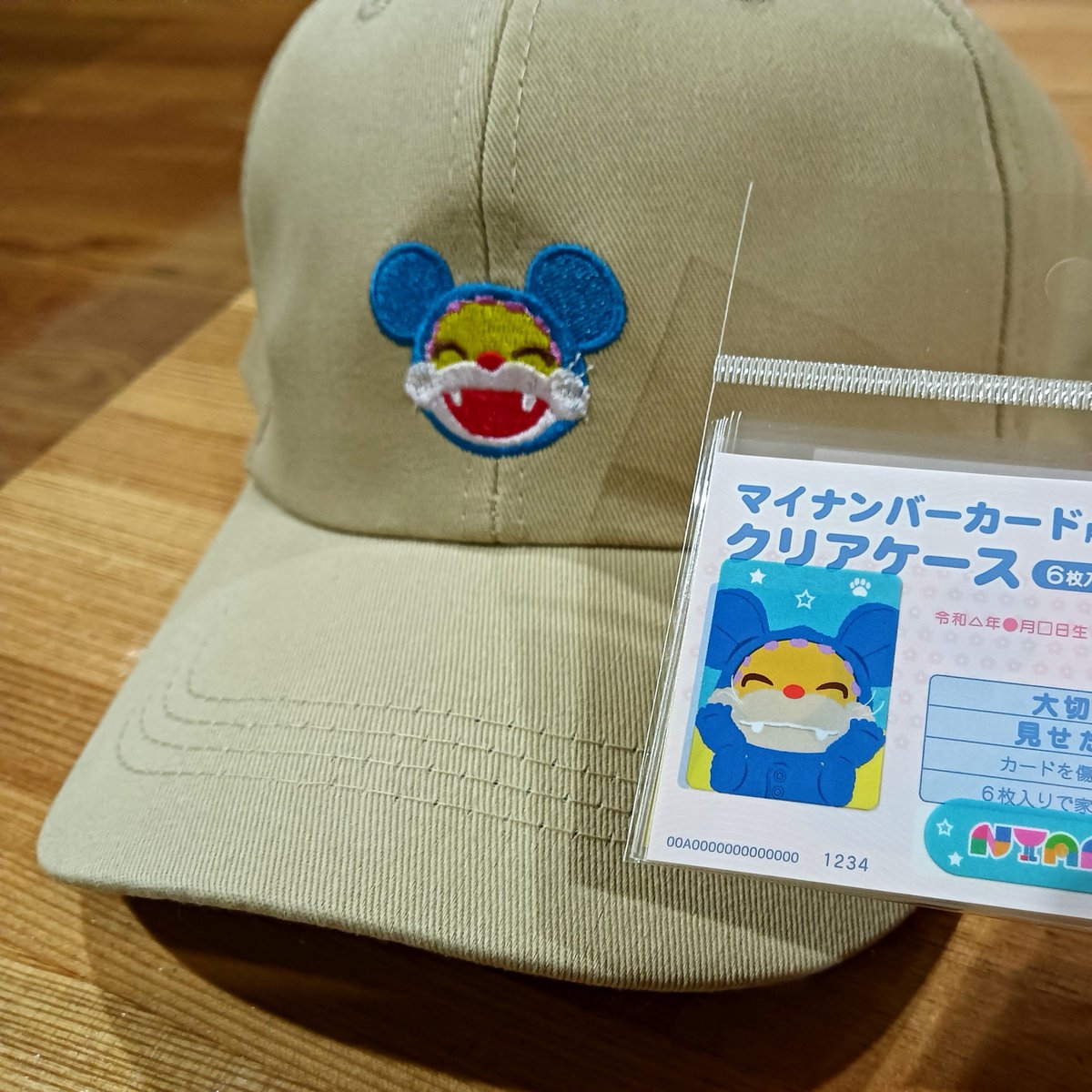 TSUYU2N's tweet photo. さ、さ、さ、サンキューマートさま～！！！！ありがとうございます！ありがとうございます！！！！！
ニャンちゅうの可愛すぎるお帽子＆マイナンバーカードケース再入荷してた…オ︎︎ﾞオオーン😭😭😭😭😭 https://t.co/cOQhN6YgOU