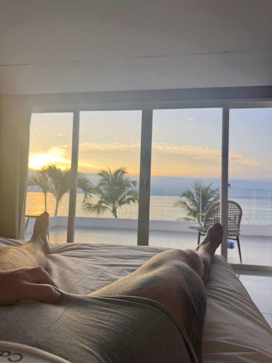 BigJusssss's tweet photo. How would you wake me up here? 😉 https://t.co/HbeAn80b6X