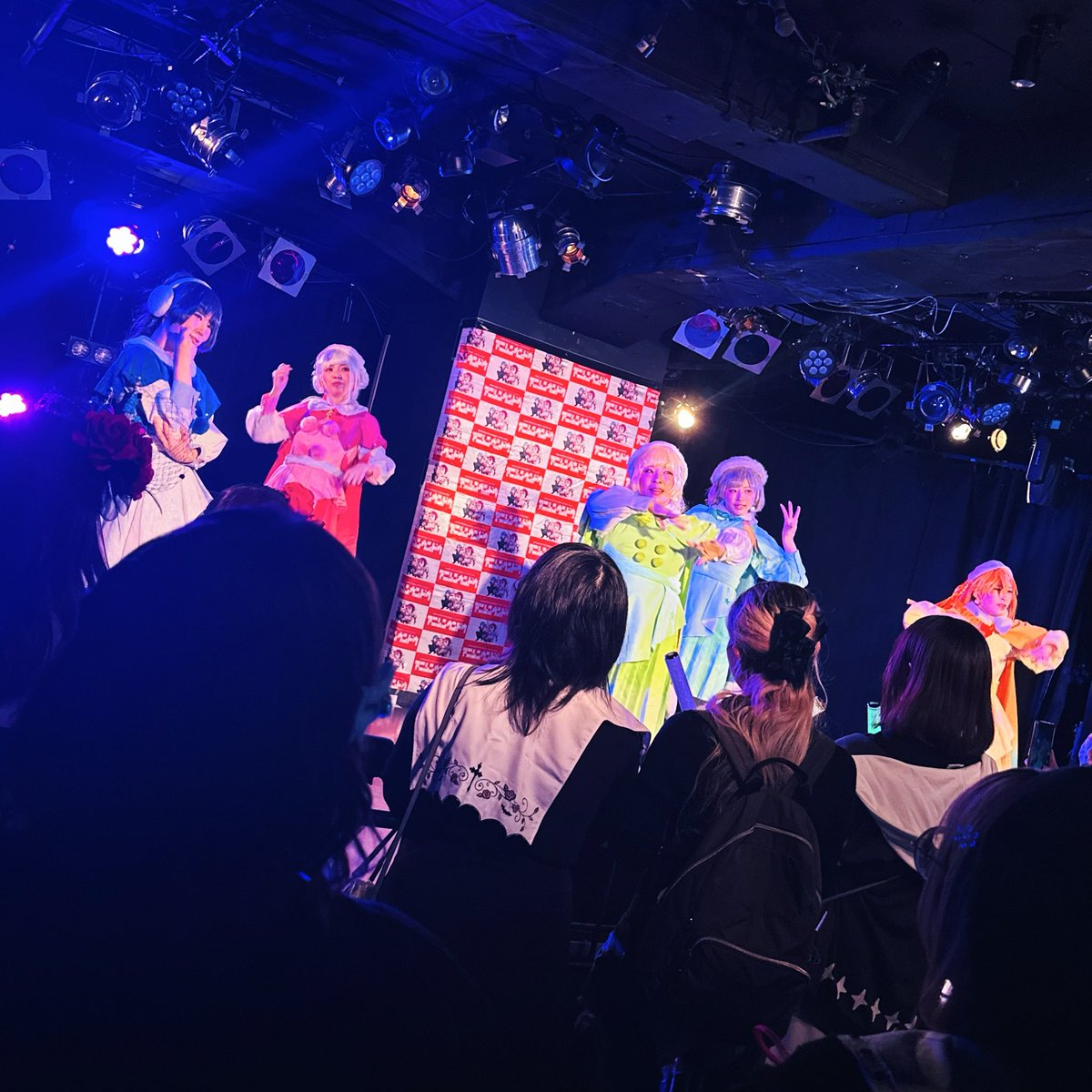 anison_undo's tweet photo. 5. Fiolla!
本日1名体調不良により欠席との事ですが、
スーパー助っ人が駆けつけてくださり5名でのパフォーマンス！
普段とキャラが違うメンバーもいますが、そんな事感じさせないくらいの圧巻のパフォーマンスで盛り上げます🥹🙌✨
#アニウン https://t.co/7myVT4KRDe