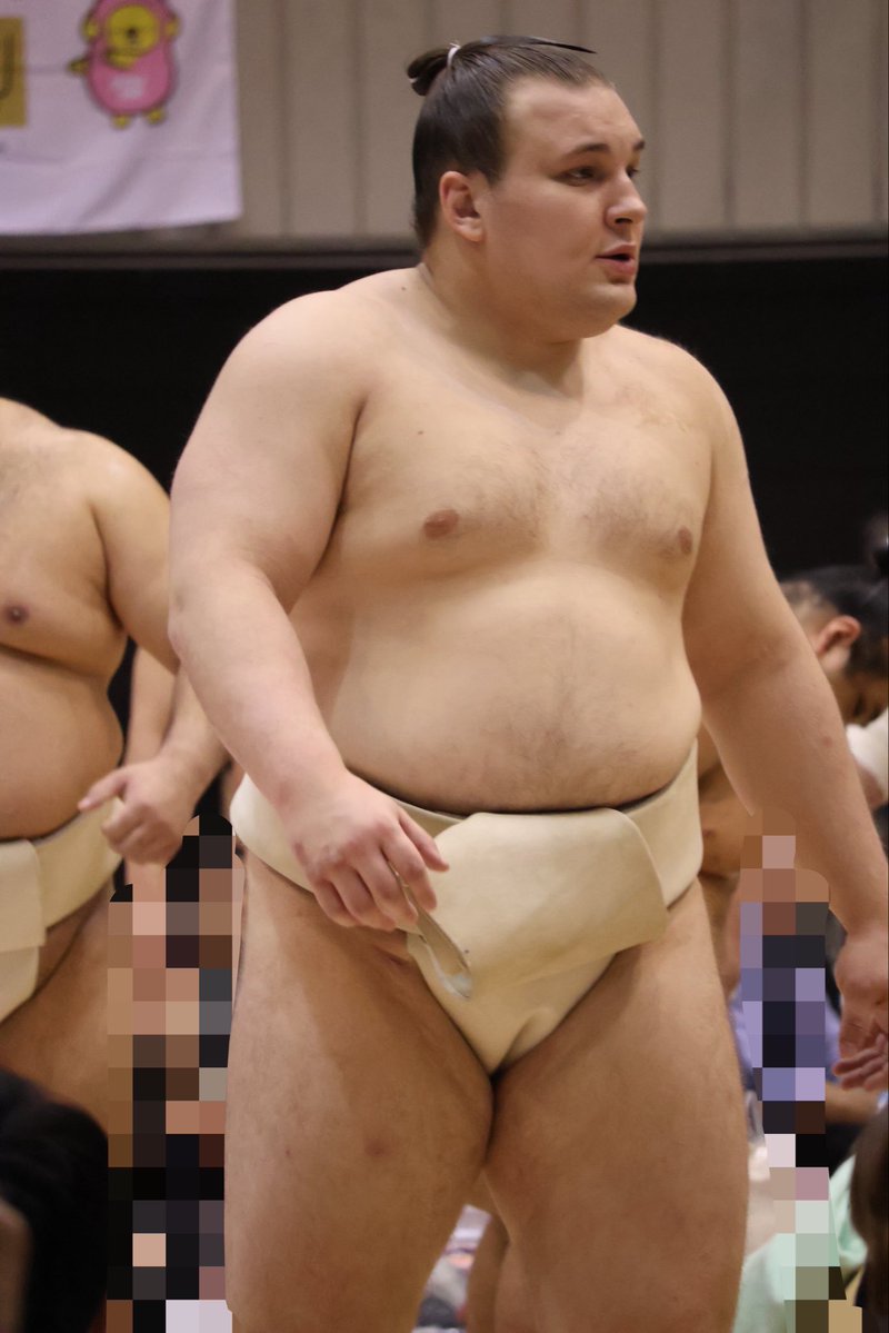 33tan_32's tweet photo. 朝稽古

#安青錦 
#広島場所 https://t.co/fH7WPY7k3n