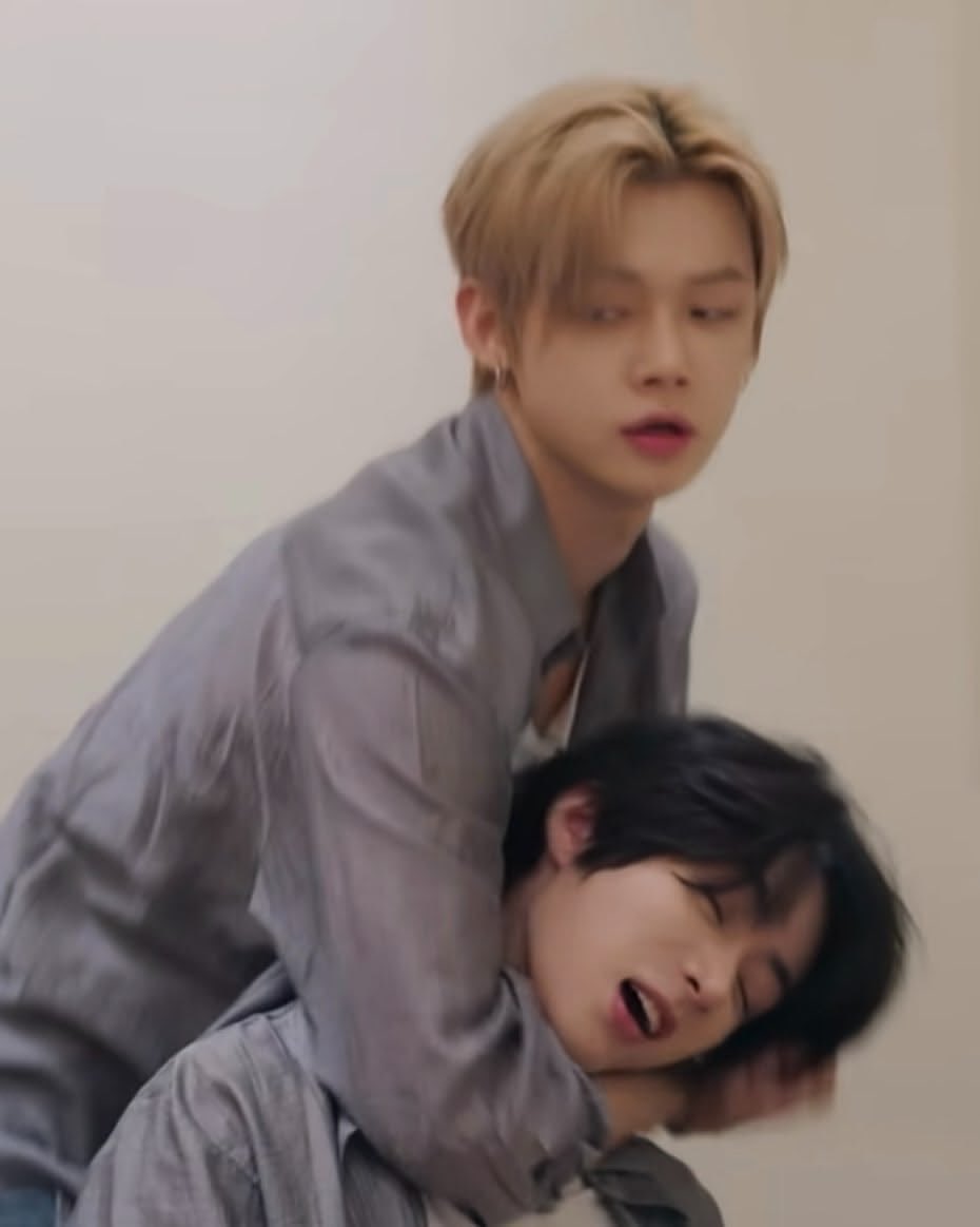 kondratzky41272's tweet photo. Mi primer #AU #yeongyu ── .✦ ݁˖

❥ beomgyu cree en el amor tierno que le enseñó taylor, así que crea una cuenta anónima donde cuenta todo lo que siente sobre el amor, hasta que un desconocido comienza a responderle. lo que no saben es que en persona ellos no paran de pelear https://t.co/N19JXPx1EW