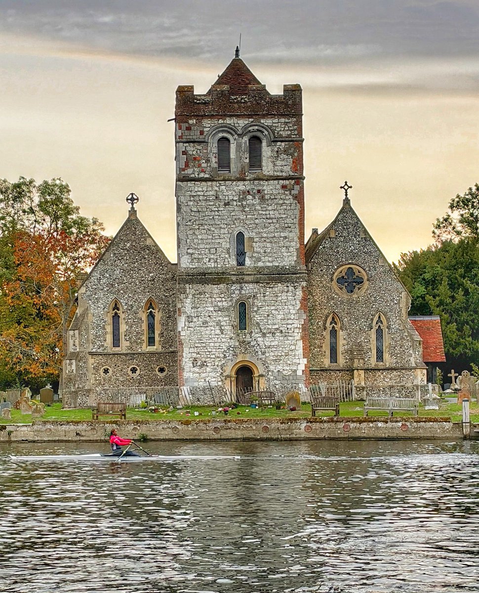 MyMarlowUK's tweet photo. All Saints’ Church in Bisham at 8.30am. Like the rowers, I’m trying to make the most of the day before the forecast rain arrives!  Have a good weekend all, and today we have Marlow Artisan Market in Alison Court Gardens 10am-4pm 😊 https://t.co/7TcegFR4S3