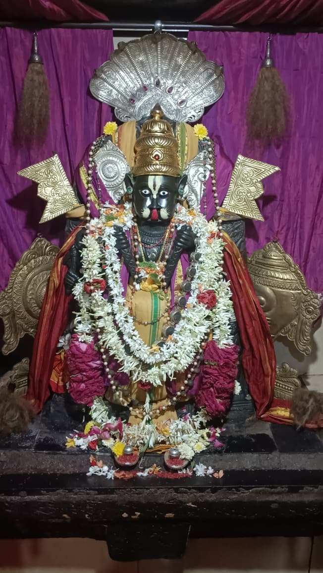 Toravinarasimha's tweet photo. 24/10/26 ಶ್ರೀ ಕ್ಷೇತ್ರ ತೊರವಿ ಶ್ರೀ ಲಕ್ಷ್ಮೀ ನರಸಿಂಹ ದೇವಸ್ಥಾನ ಇಂದಿನ ಅಲಂಕಾರ https://t.co/hE0hXfBJyX