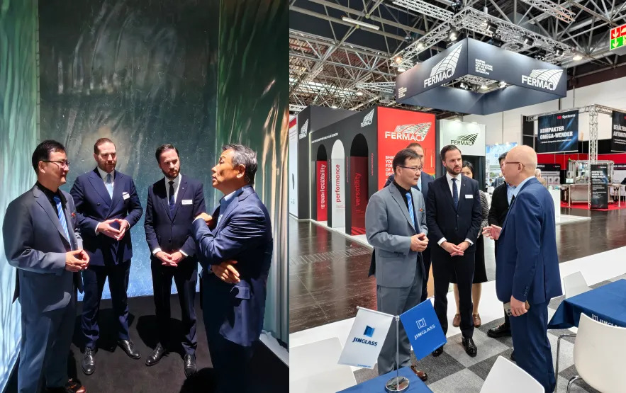ChinaCG_Dus's tweet photo. Generalkonsul YU Yong besuchte  @glasstec in Düsseldorf und begrüßte die chinesischen Aussteller. Auf dieser Messe nahmen insgesamt 382 chinesische Unternehmen teil, darunter technologisch führende Firmen wie Northglass, LandGlass und JINGLASS. Generalkonsul YU würdigte die Fortschritte der chinesischen Unternehmen bei der technologischen Weiterentwicklung und der Erschließung internationaler Märkte und wünschte ihnen einen erfolgreichen Messeauftritt.