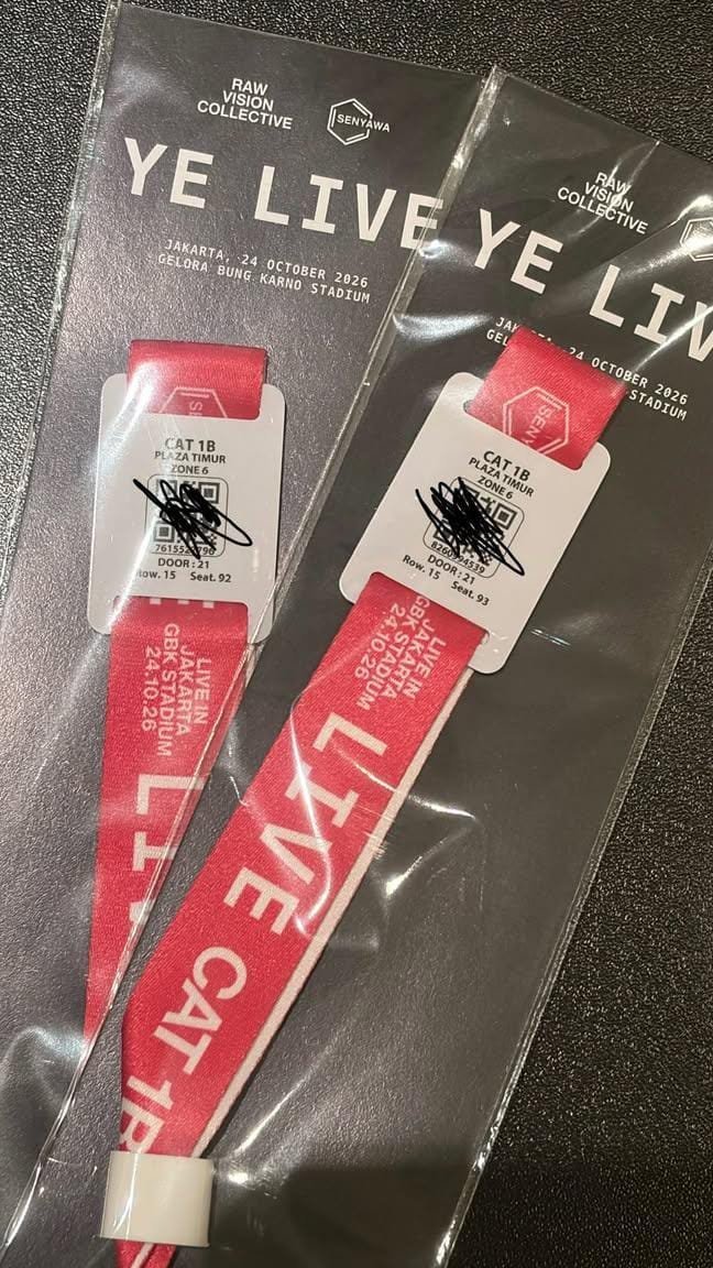 floweronetrue11's tweet photo. Turun hargaTicket Concert YE Kanye West in Jakarta
[CAT 1B
Rp. 1,3 (NETT) udh murah
CAT 3A 800
Ready 2 Tix
JUAL SANGAT BU
COD VENUE SKRG JIKA BLM DI VENUE WAJIB DP FULLPAY
wts. wtb. #zonauang #WTSYe #YeJakarta
#KanyeJakarta #WTSKanye
#WTSJakarta #kanyewest #zonauang #zonajajan https://t.co/n4H0wVBvIe