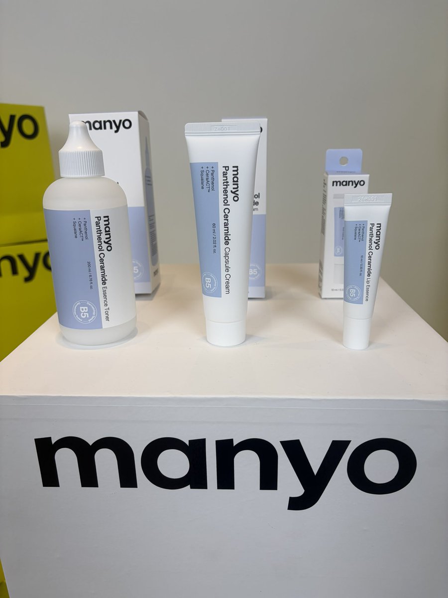 moa_fuzisaki82's tweet photo. 🩵🤍manyo 新商品発表会イベント🩵🤍

manyoさまの新商品発表会イベントに招待いただきました✨ありがとうございます♡

manyoリニューアル商品🎊
「パンテノール 3点セット」

実際に試したり、理解を深めるクイズ大会形式のアトラクションがあったり、勉強になりました📚

ブランドロゴが一新して新鮮な感じ🕊️🫧

ブルーとホワイトを基調としたカラーリングも爽やかて可愛い🩵

manyoのクレンジングを愛用していたけどスキンケアも一緒に使えるの嬉しいな💕

お気に入りは“リップエッセンス”💄

唇をなめらかに整えてくれるの💋

オススメだよっ🫶♡

#manyo #マニョ #メガ割 #韓国スキンケア #lemonsquare🍋