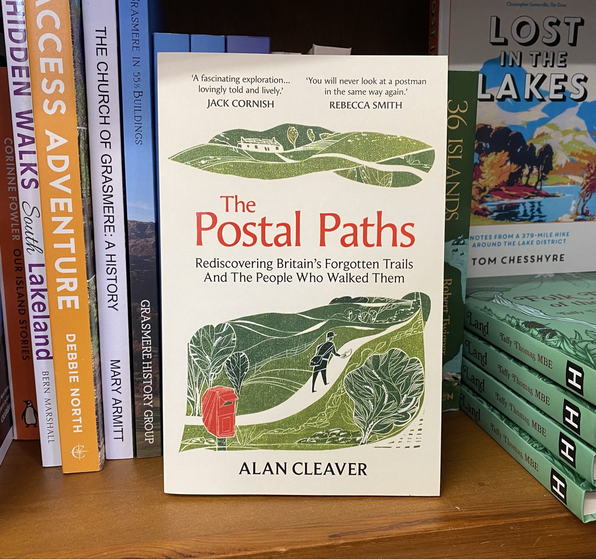 letterappsoc's tweet photo. Happy #PostboxSaturday, fellow postbox spotters! Delighted to go on an actual Postman’s Path up in the Lake District as found in Alan Cleaver’s lovely book, The Postal Paths. It even included a trip on a narrow-gauge railway… 😁📮📗🥾🚂 https://t.co/7bsrm6g9PR