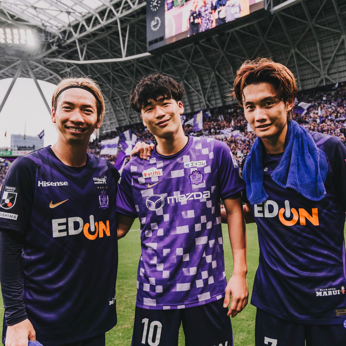 sanfrecce_SFC's tweet photo. 𝐀𝐋𝐋 𝐒𝐌𝐈𝐋𝐄𝐒🐆💜
最高の勝利!!!みんなの笑顔📸
#sanfrecce #ONEVIOLET #Jリーグ https://t.co/9VigRoXfI4