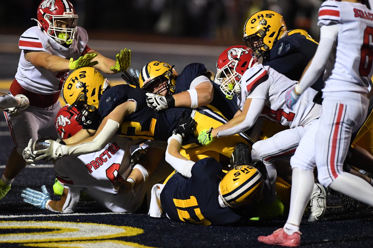 MIPrepZone's tweet photo. FOOTBALL: No. 7 @RomeoFootball steamrolls No. 9 @OxfordFBall to finish perfect regular season >> https://t.co/lyJVZoq3P0 https://t.co/qxOSu0fA3X