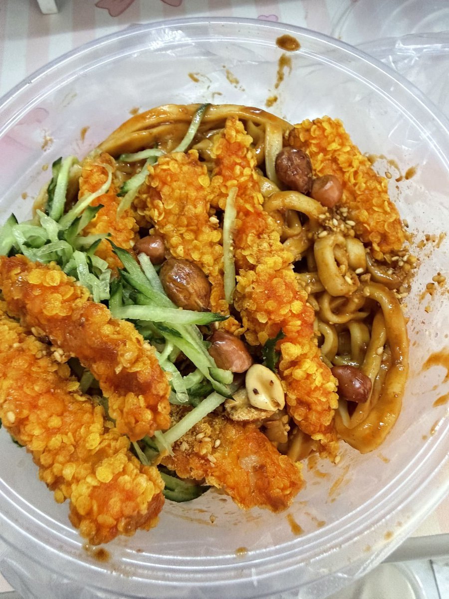 Baobaoarg8's tweet photo. 吃前vs吃后😋

鸡柳拌面 呀咪呀咪~ https://t.co/6ayayxxUCu