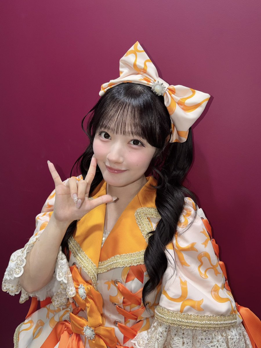 emiru_cs0422's tweet photo. 쇼! 음악중심 🎧♡

오렌지색 담당 
카와모토 에미루입니다🍊
첫 출연이라 정말 두근두근했어요!
감사했습니다! 
오늘도 CUTIE를 많이 전해드렸나요??

오늘은 귀욤귀욤 트윈테일이에요! 🎀
┈┈┈┈┈┈┈┈┈┈
今日も観てくれてありがとう！
今日はツインテールしましたっ！！ https://t.co/Ks2EDgmybj