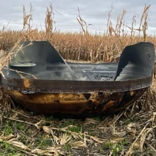 interesting_aIl's tweet photo. An 11-foot-wide piece of suspected Chinese rocket debris ended up in a Minnesota farmer’s cornfield

Experts believe it came from a rocket that launched satellites in September and re-entered over the American Midwest https://t.co/szQf8D39GW