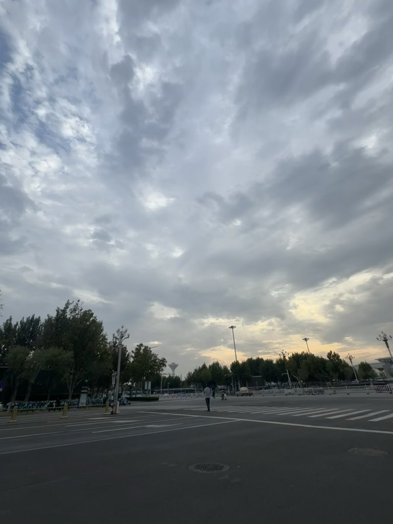 eckmoll's tweet photo. The indespeakable emptiness😣🙂 https://t.co/FifUKvZWwy