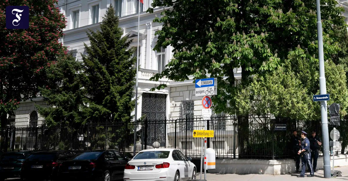 faznet's tweet photo. Es ist weder Symbolpolitik noch ein Schlag gegen die Diplomatie, wenn europäische Länder russische Diplomaten ausweisen, die als Agenten tätig sind. https://t.co/FvUzyDrbuM https://t.co/3YUuTqyrHZ