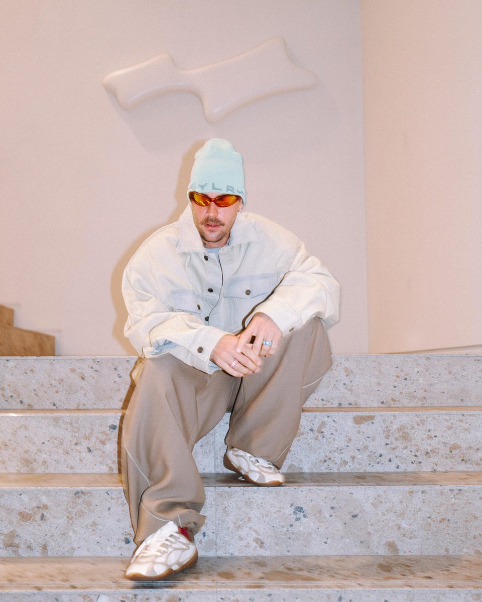biebsdevotions's tweet photo. No one exudes SWAG like justin 😩🤌 https://t.co/8fiPXh0qiv