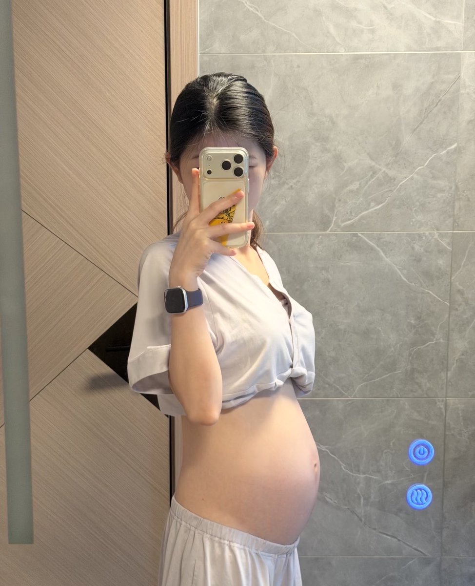 a09ka19ne's tweet photo. 在校大二生   未婚先孕

本人已和平分手，正式宣布单身  

回归推特  这次破防算我输……      

真的给B看 不要🚪 https://t.co/1BZLn9b9D0