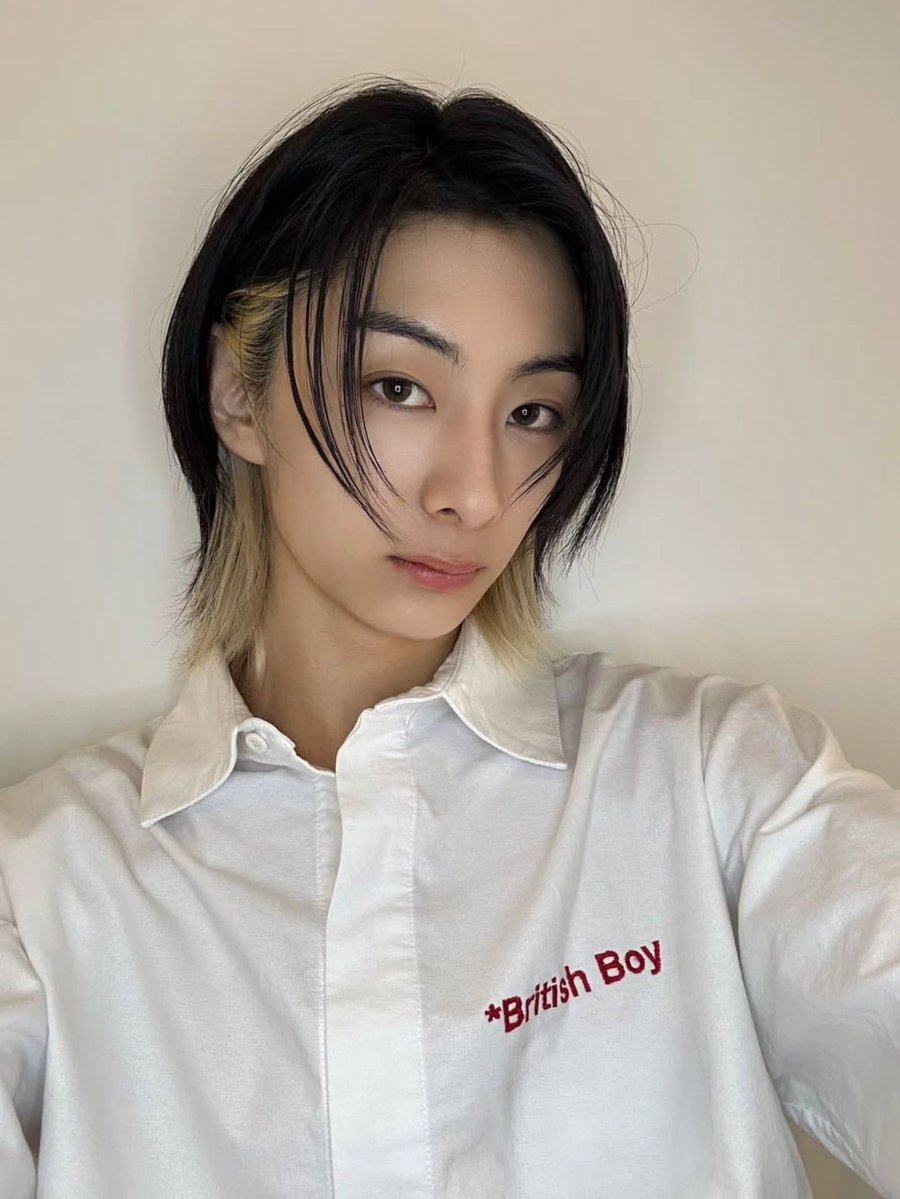Gakusoul's tweet photo. 가쿠 최애 각도 📸
#에이투오소울 #GAKU #가쿠 https://t.co/atxccFlNCT