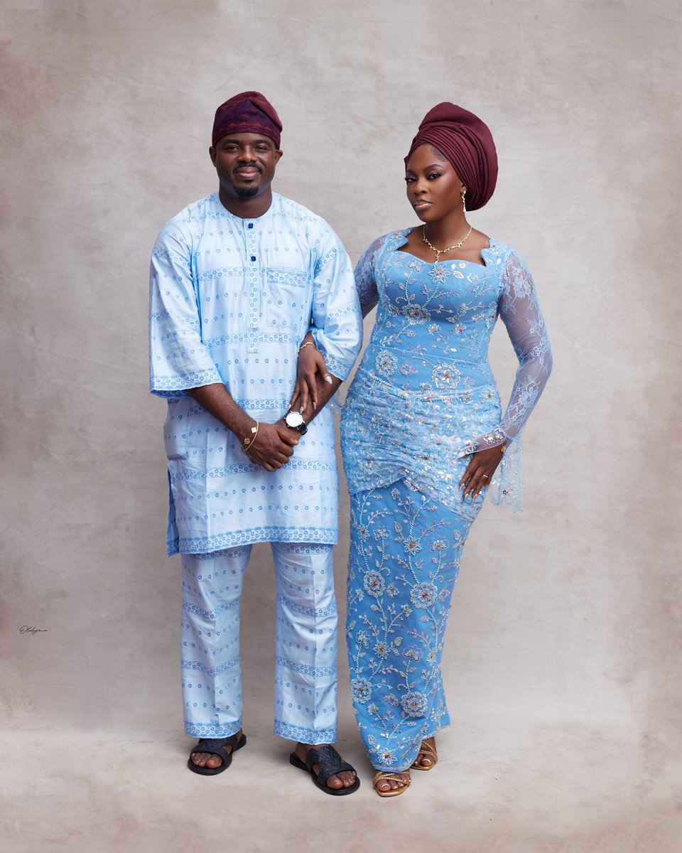 ope_banky's tweet photo. To have and to hold….❤️
#introduction #meetthelawals https://t.co/LXWRLwWM1J