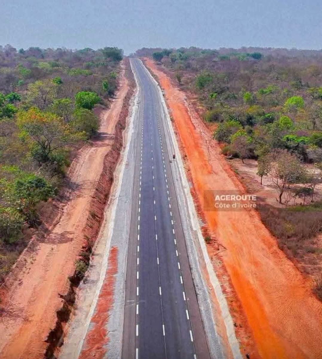 xprocoder's tweet photo. Le nouvel axe bitumé Toro–Kinkéné–Kong (115 km)

Ko, il n'a rien fait au Nord. https://t.co/wi9QxmztvT
