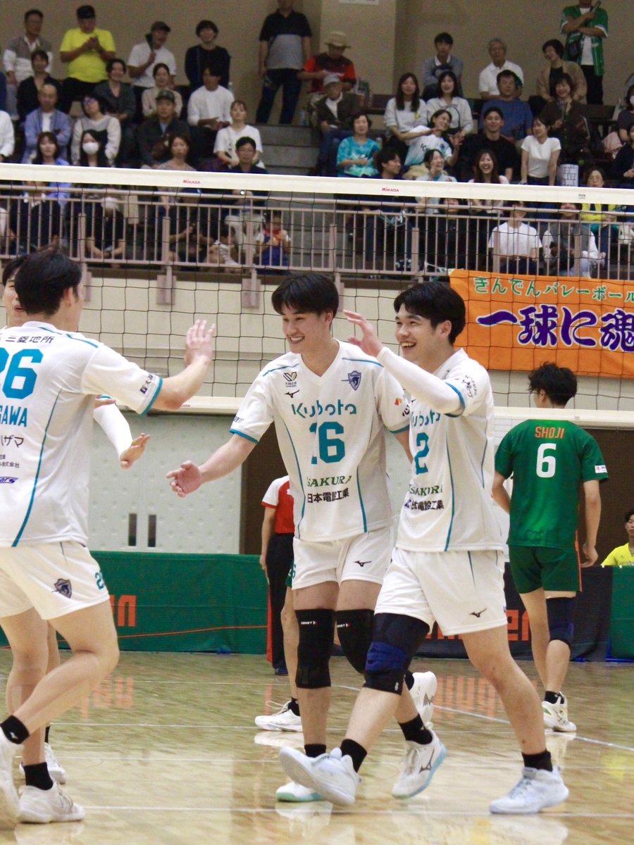 kubota_spears_v's tweet photo. 🗣️#寺内剛仁 選手 試合後コメント
開幕戦ということで、みんな緊張していた部分もありましたが、それぞれが試合を勝ち切るための実力がついてきて、今日の勝利に繋がったと思います。
まだまだ修正すべき点もたくさんありますが、勝利して課題が出ることは良いことだと思うので、全員で修正して長いシーズンを戦い抜いていきたいです。

ファンの皆さんの応援が力となり、新体制となったクボタスピアーズ大阪で、まず1勝目をあげることができました。
ここから長いシーズンが続いていくので、引き続き応援をよろしくお願いします！

#クボタスピアーズ大阪
#KUBOTASPEARSOSAKA 
#幕天席地の心を繋げ 
#大同生命SVリーググロース
#SVグロース