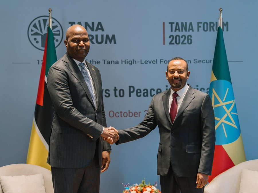 kenyaaxis's tweet photo. #Ethiopian Prime Minister Abiy Ahmed welcomed Mozambican President Daniel Chapo ahead of the 12th Tana High-Level Forum on Security in Africa.

The two leaders held bilateral talks focused on strengthening cooperation between Ethiopia and #Mozambique and advancing shared interests.
