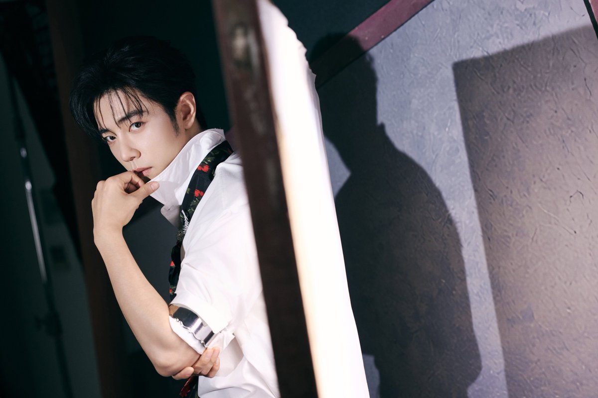 XiaoZhan_OFC's tweet photo. 【261024 Photo】

#XiaoZhan1005NewsPort
#XiaoZhan #肖战

Xiao Zhan Studio Weibo updated:

Dark rose enters the sequence, the lights stand ready, the [ Exit ] opens now. https://t.co/rFlCdgdoMA