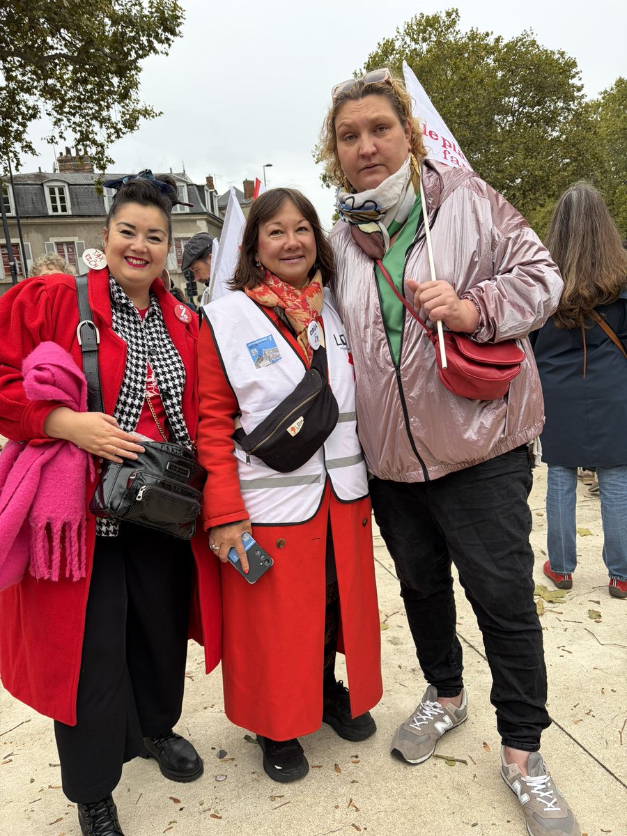YoulieYAM's tweet photo. En place à Orléans contre le congrès du RN, pour la justice sociale et la démocratie ! 
Le RN c'est la haine au service des ultrariches et des grands patrons. Le mouvement social uni déterminé mobilisé en masse, pour barrer la route à l'extrême droite ✊ Siamo tuttx antifascistx https://t.co/kkIRrja2dH