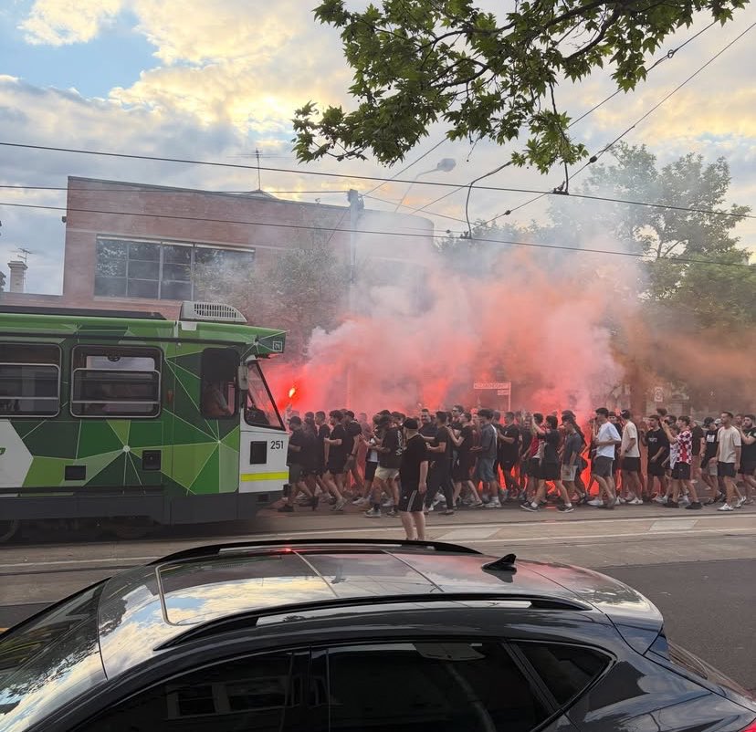 footynews129's tweet photo. Sydney United (with Melbourne Knights) at South Melbourne https://t.co/iFRg8DlFUV