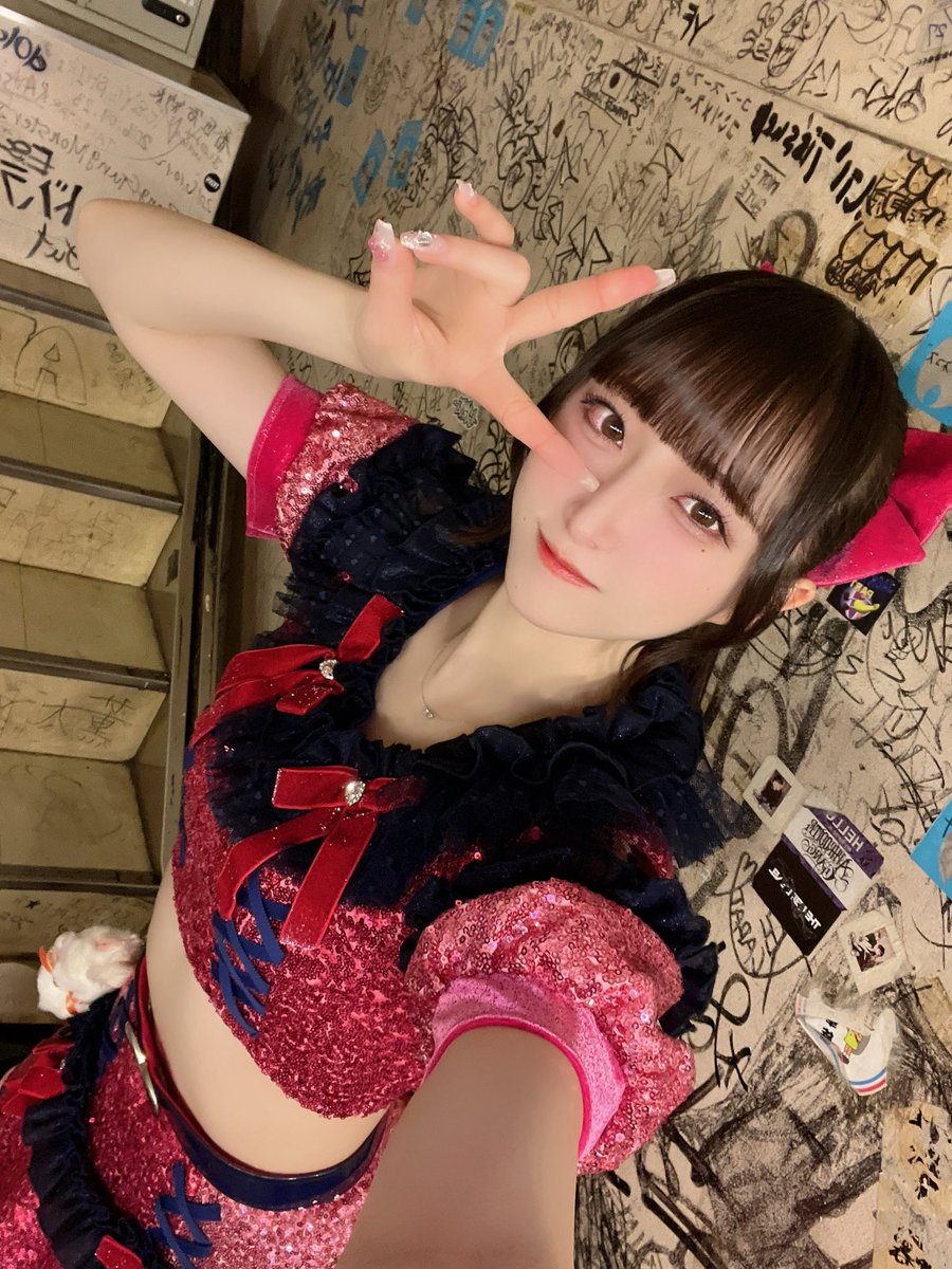 marina_bunnyla tweet picture
