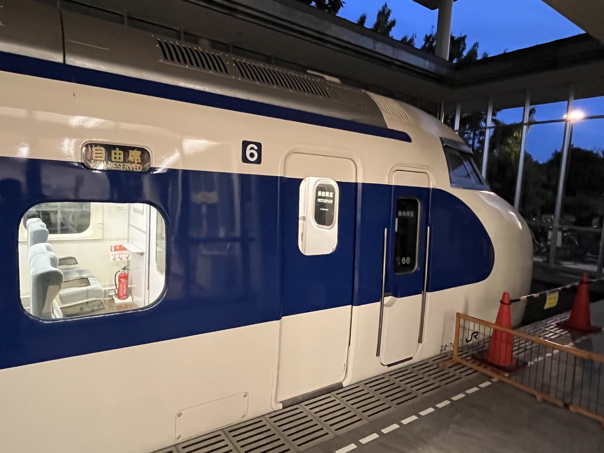 SakaiRailway's tweet photo. 正雀まで来たついでに、健都ライブラリーの0系見に来た。前々から気になってたけど、常時車内入れるのは珍しい。 https://t.co/8pdel3HbjC