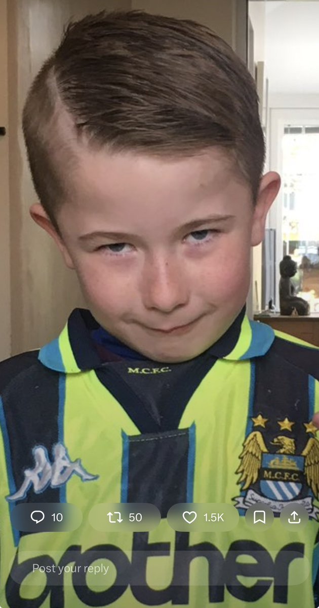 mufcp3tty's tweet photo. @PaulRowley3 Least I don’t look like I’m not well like this ugly cunt https://t.co/B4gR0vpbZ5