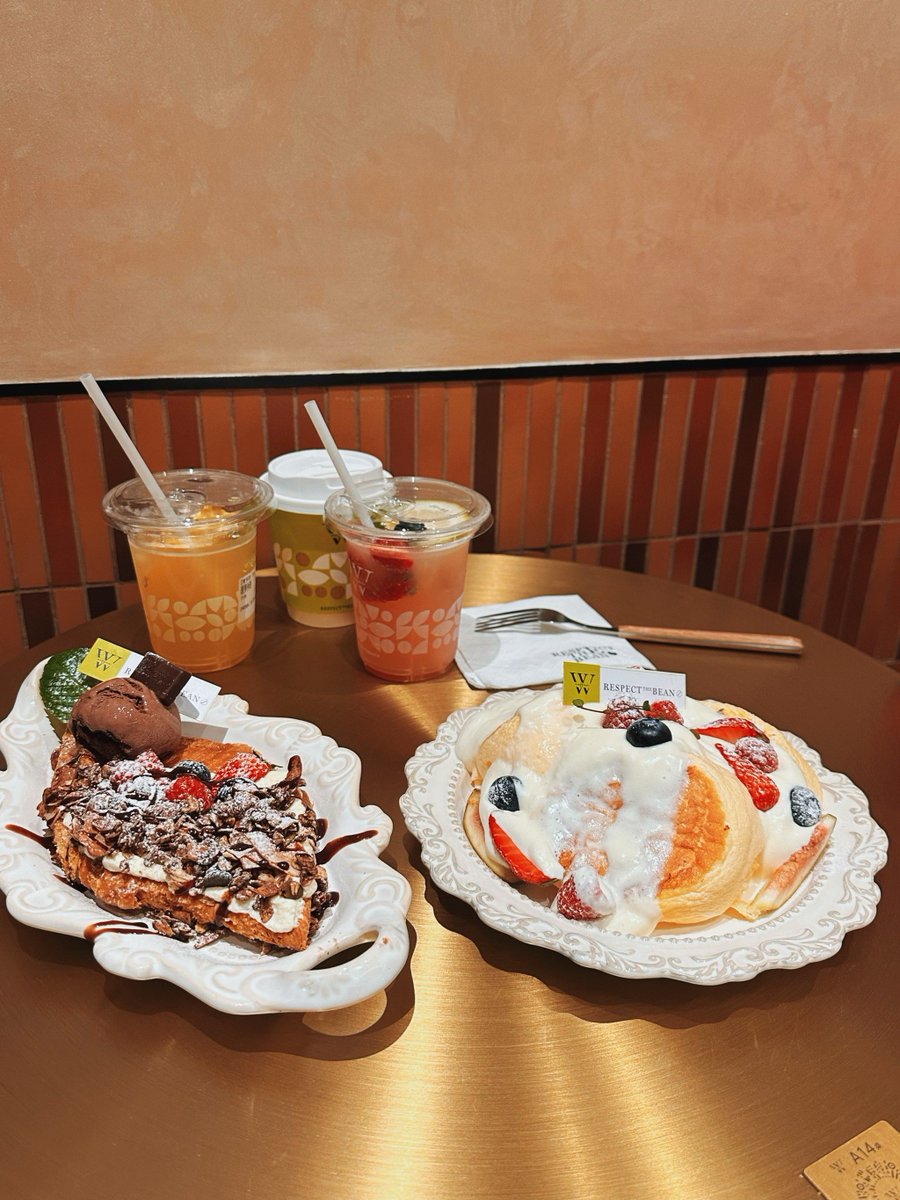 WYVnVtFn7WbkMK1's tweet photo. 【今日のランチはベリーがたっぷり乗ったクレープ ふわふわの生地がとろける、甘くて幸せな時間だよ】 https://t.co/O7qrDX74pk