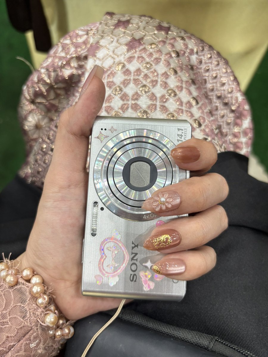 jealoutsy's tweet photo. graduATE dumpduy 😵‍💫🗯️ https://t.co/jJevo5D9gw