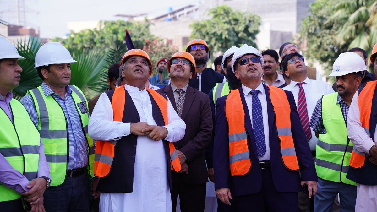 nationalgridpak's tweet photo. NationalGrid-Pakistan demonstrated live-line insulator washing at its TSG Training Center, showcasing maintenance without power interruptions. MD Engr. Altaf Hussain Malik commended staff expertise and stressed safety. He also broke ground for the Metering Excellence Center. https://t.co/k4C4HZzPGv