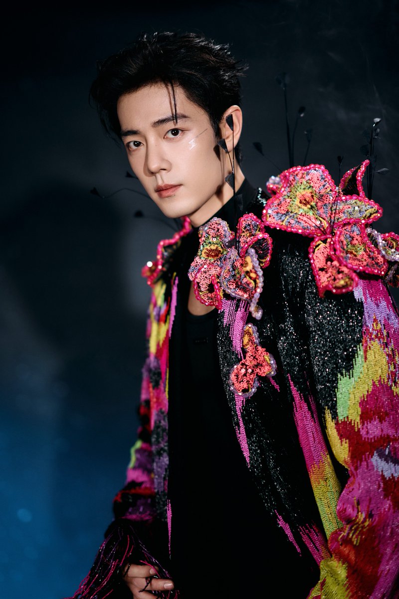 XiaoZhan_OFC's tweet photo. 【261024 Photo】

#XiaoZhan1005NewsPort
#XiaoZhan #肖战

Xiao Zhan Studio Weibo updated:

Upon taking the stage, meet with "us". https://t.co/5TKbDlvP1N